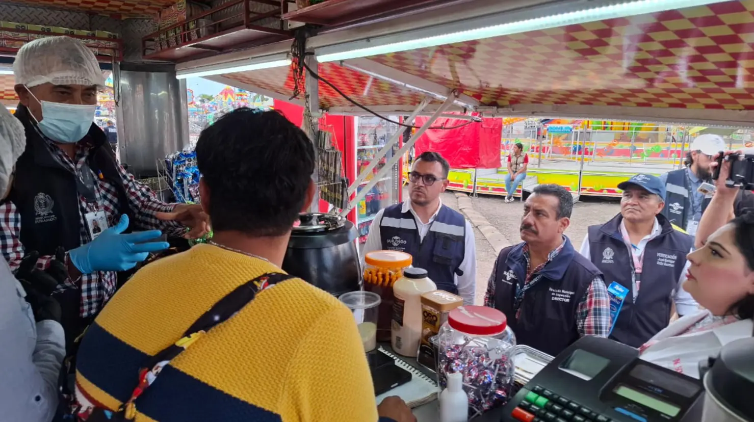 Durante el periodo feria se estará levantando muestras de alimentos para verificar su estado. Foto: Jesús Carrillo.