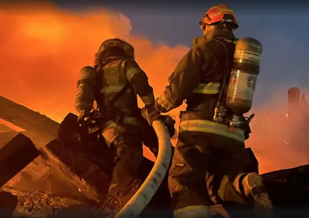 Se incendian tejabanes en la colonia San Martín en Monterrey, evacuan a familias