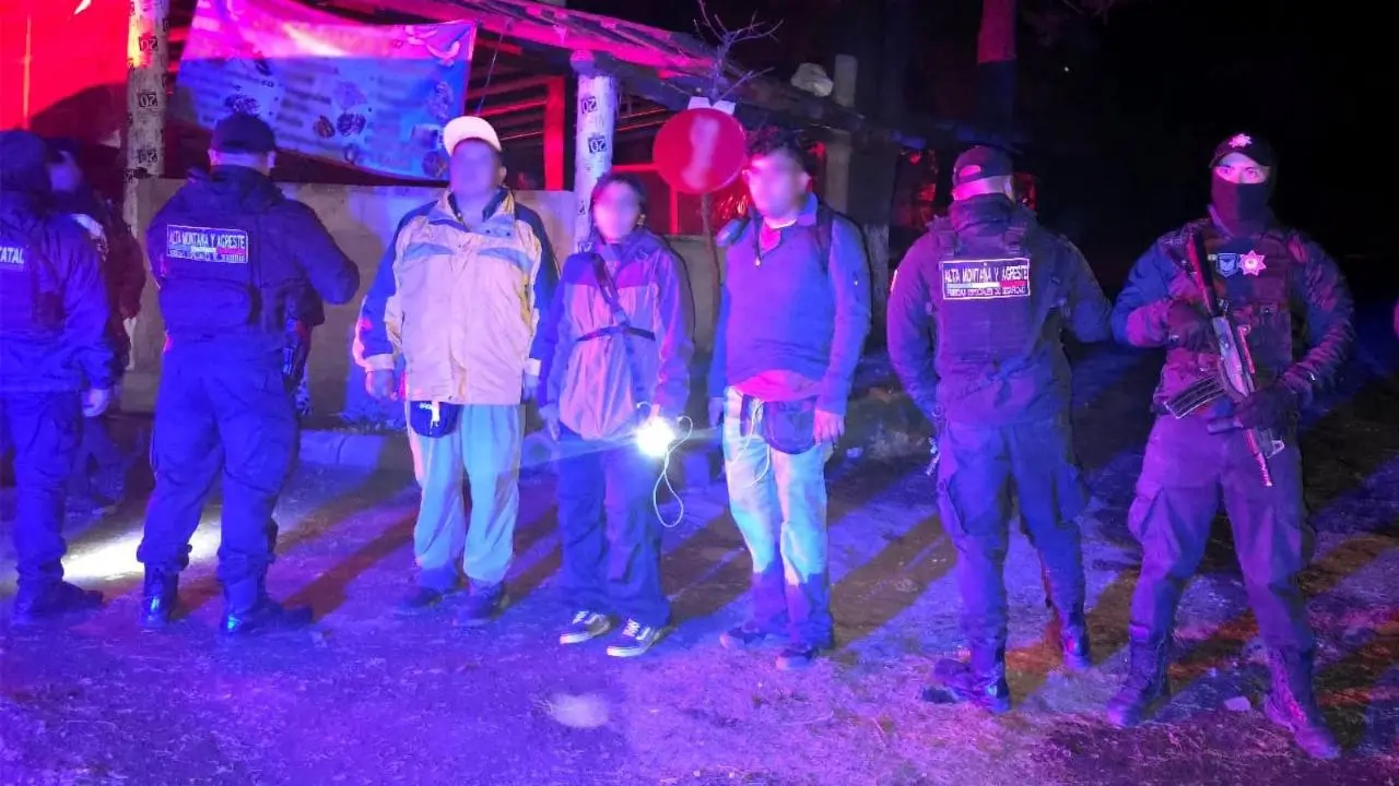 Rescatan a tres turistas extraviados en el Parque Nacional Izta-Popo. Foto: Especial