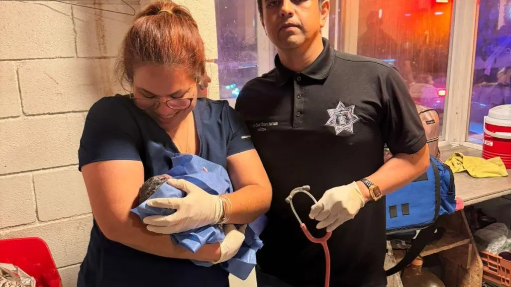 VIDEO | Policía de Santa Catarina auxilia a joven en labor de parto