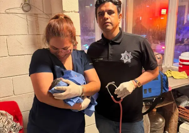 VIDEO | Policía de Santa Catarina auxilia a joven en labor de parto