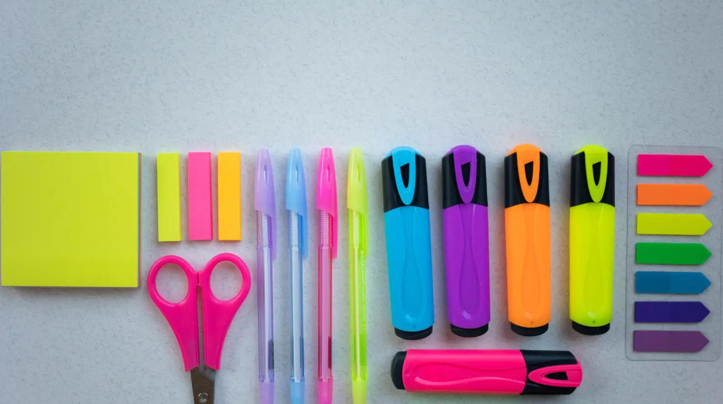 Lista de útiles escolares SEP 2025: lo que debes llevar y lo que está prohibido comprar. Foto: Canva