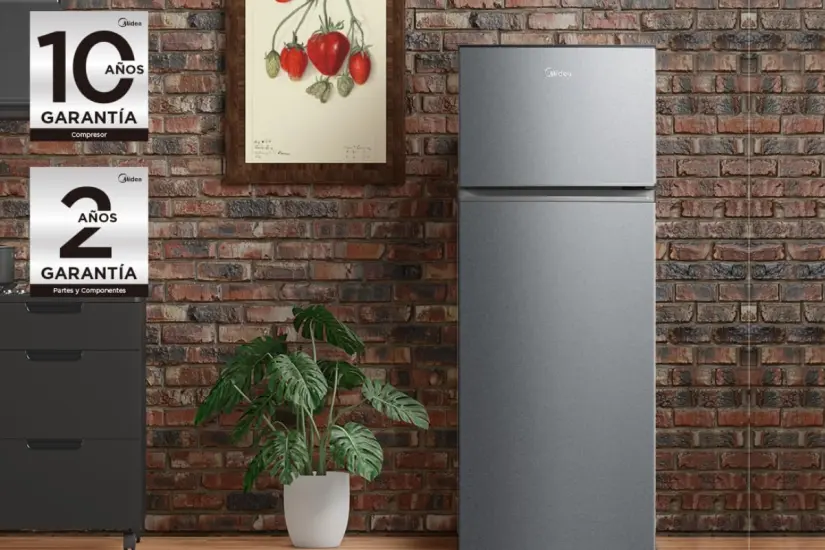 Este refrigerador Midea combina bajo consumo energético, diseño elegante y tecnología Low Frost ideal para hogares modernos con espacio limitado. Foto: Midea