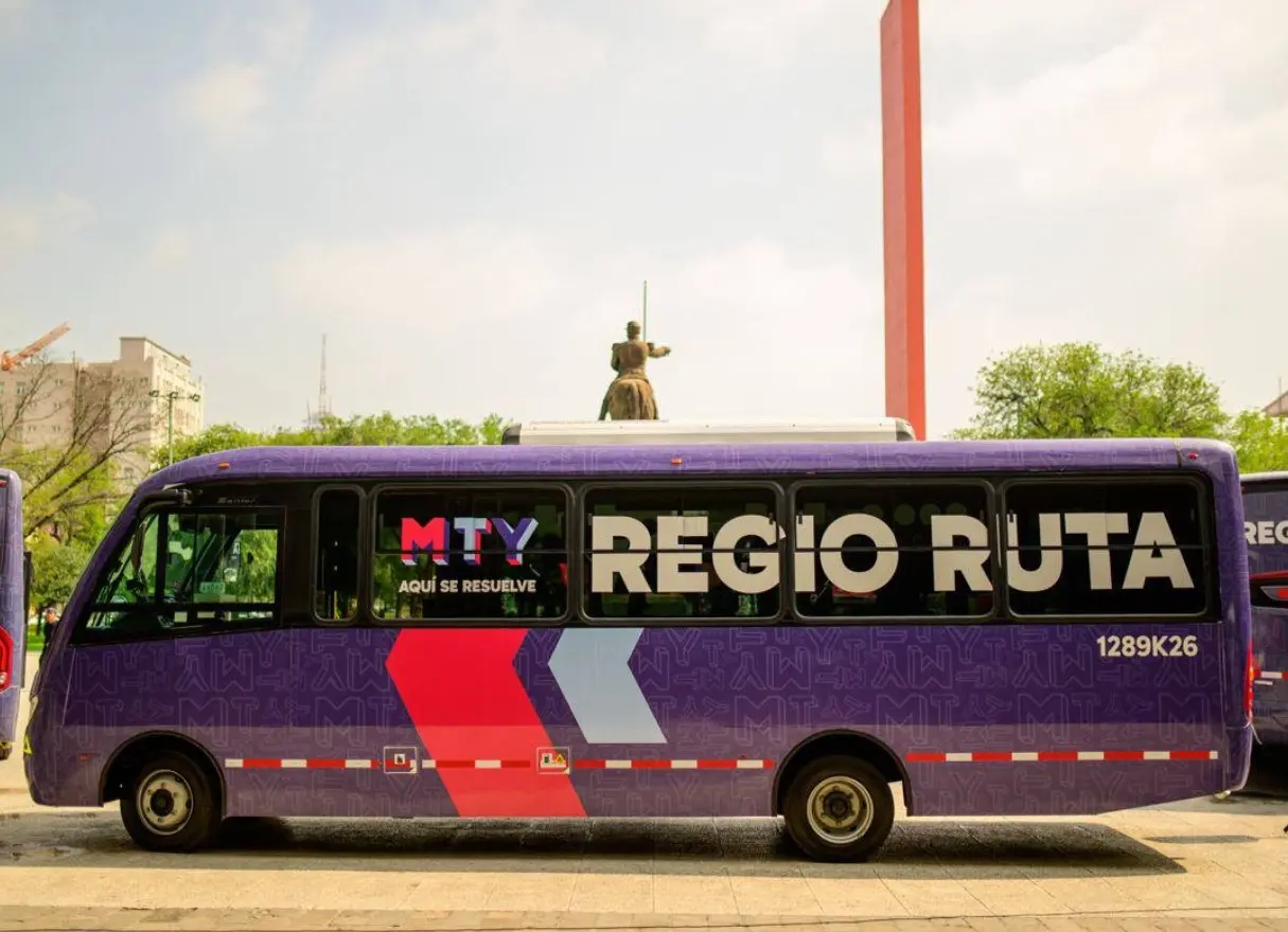 Las unidades cuentan con aire acondicionado para mayor comodidad, así como conexión wifi y puertos para cargar dispositivos móviles, lo que convierte cada viaje en una experiencia más práctica. Foto: Gobierno de Monterrey.