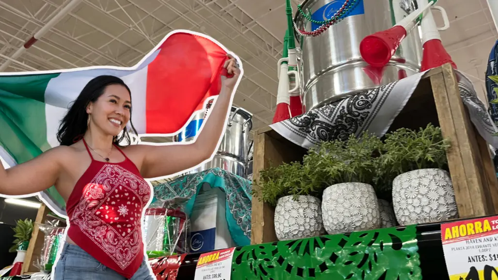 Sombreros, banderas y matracas: supermercados de Nuevo León se adelantan al Día de la Independencia
