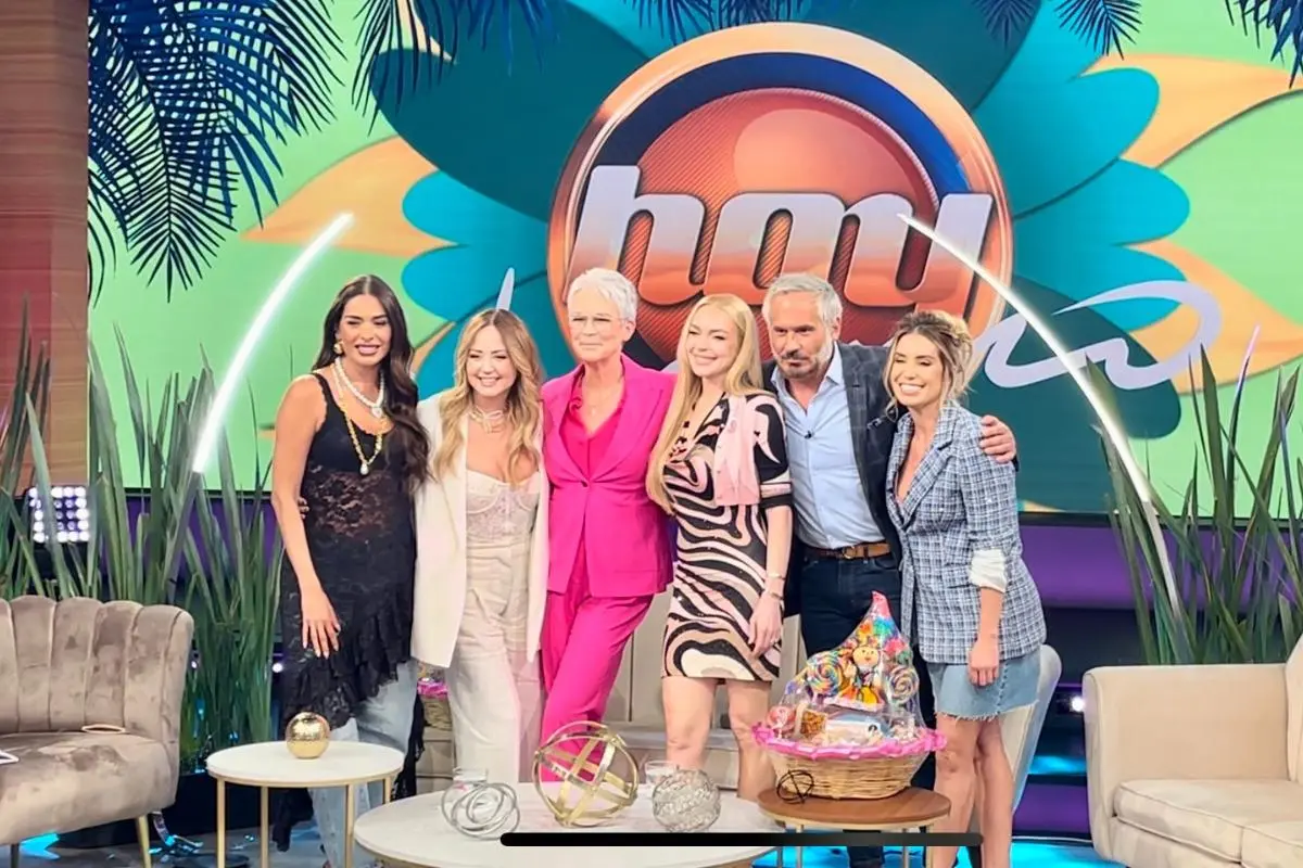 Lindsay Lohan y Jamie Lee Curtis recibieron un regalo muy especial por parte de los conductores del programa matutino. (CRÉDITOS. LUIS ORTEGA)