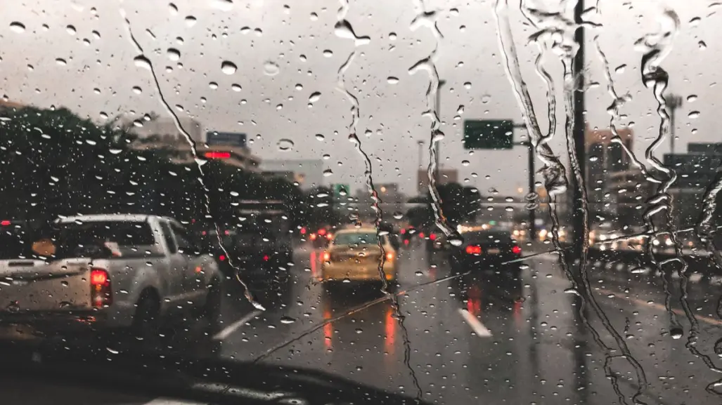 ¡Precaución! Lluvias y vientos activan alerta vial este sábado en Nuevo León