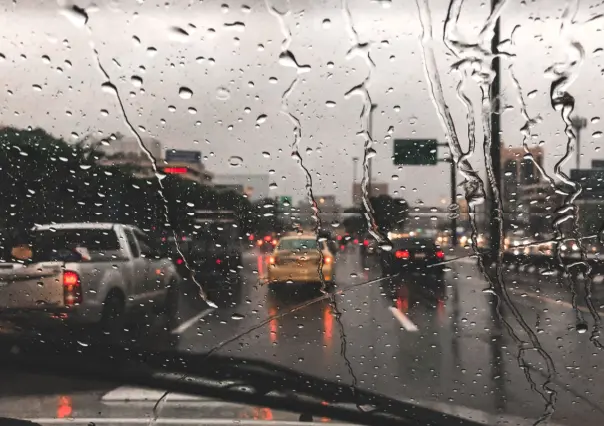 ¡Precaución! Lluvias y vientos activan alerta vial este sábado en Nuevo León