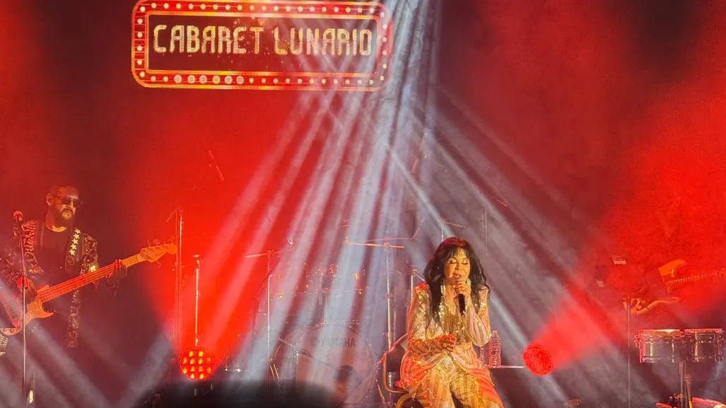 "Acaríciame" y aplaúdeme: María Conchita Alonso conquista el Lunario con voz sensual, brillo y corazón