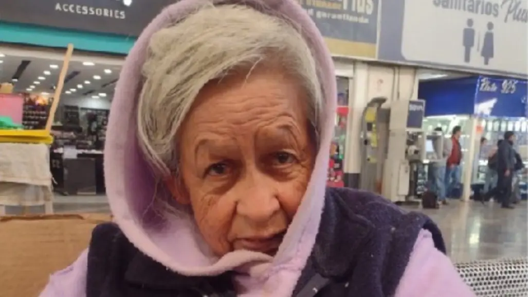 Triste final de una madre: esperó 2 años por sus hijos murió en una banca de la terminal