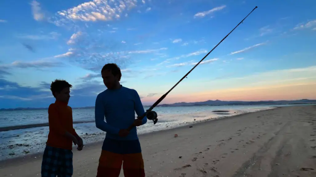 Esta playa de La Paz es perfecta para pescar desde la orilla sin gastar de más