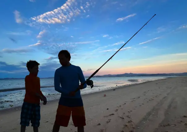 Esta playa de La Paz es perfecta para pescar desde la orilla sin gastar de más