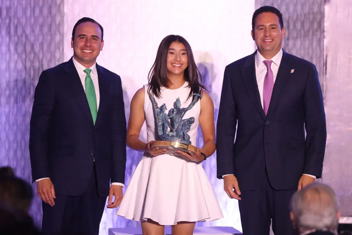 Este 2025, la ceremonia destacó por su carga simbólica y por reafirmar el papel de Saltillo como una ciudad líder en seguridad, competitividad y calidad de vida./Foto: FB Manolo Jiménez