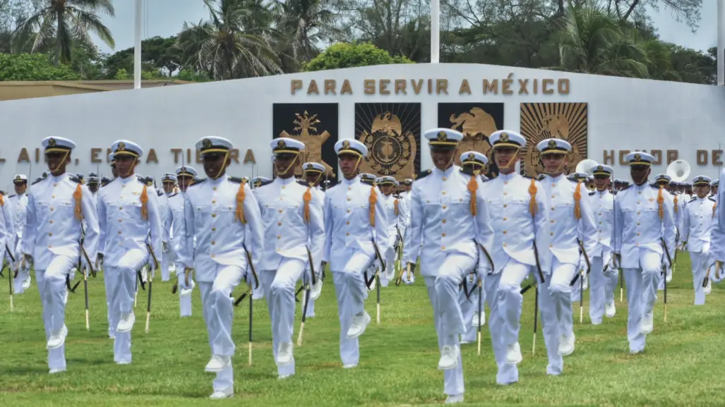 SEMAR Gradúa a 337 oficiales de Heroica Escuela Naval Militar en Puerto de Veracruz