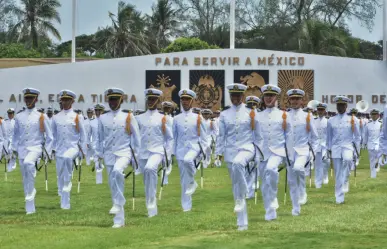 SEMAR Gradúa a 337 oficiales de Heroica Escuela Naval Militar en Puerto de Veracruz