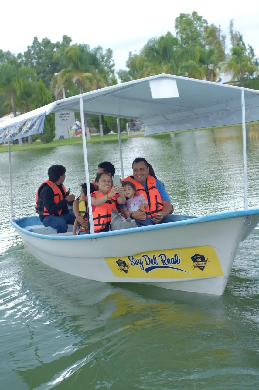 Esto cuesta en la Feria de Durango un paseo en lancha en su increíble lago
