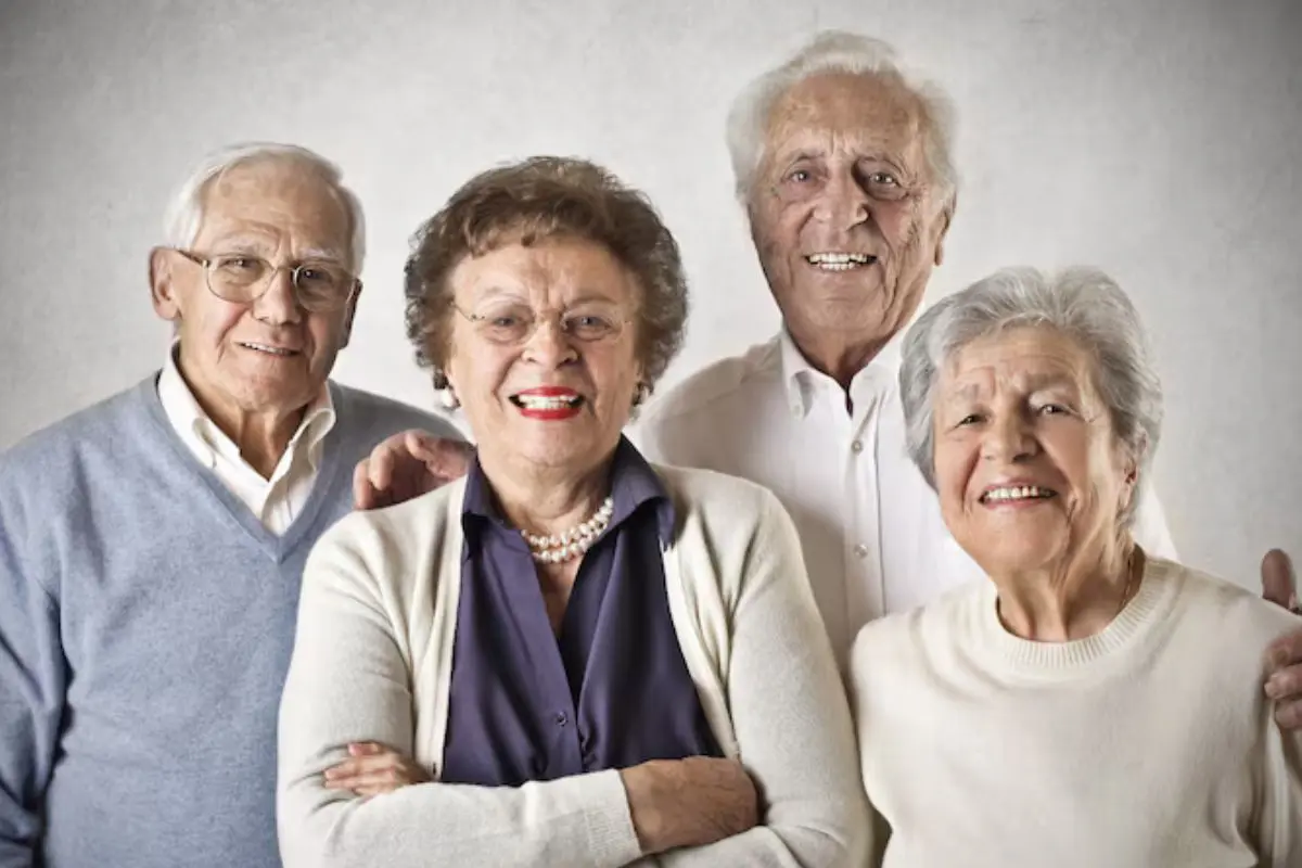 adultos mayores Foto: Freepik