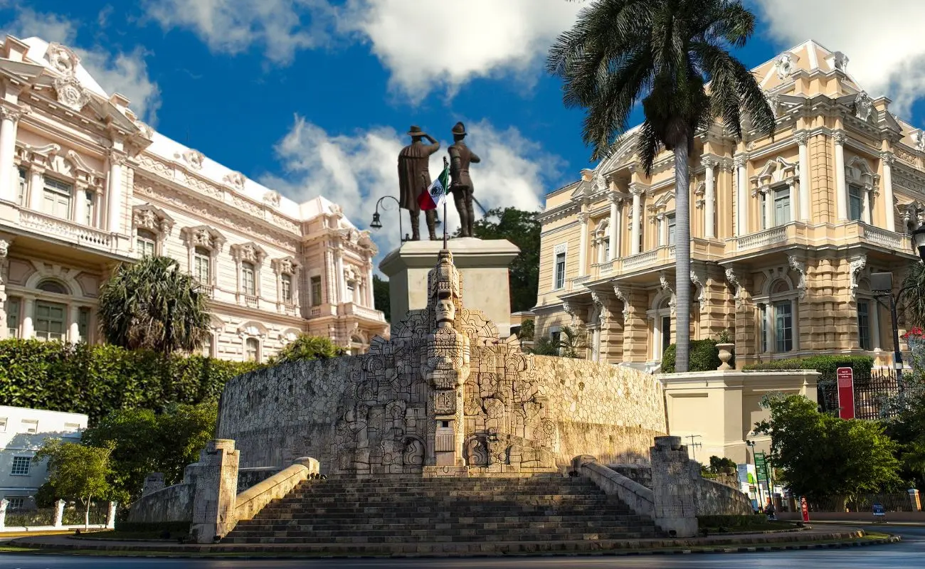 ¿Por qué se construyó el Paseo de Montejo en plena selva yucateca? Foto: Canva | Wikimedia Commons
