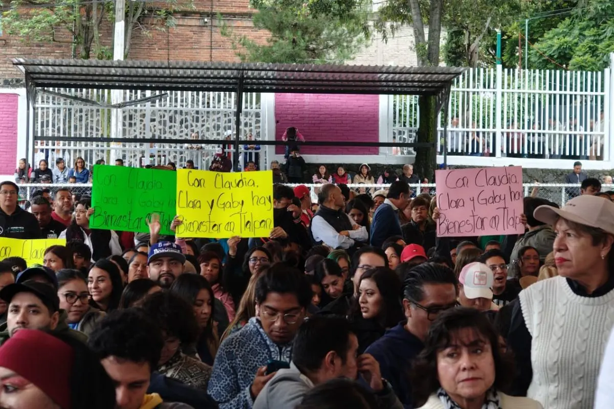 Simpatizantes de la presidenta Claudia Sheinbaum en el inicio de la obra de la Línea 4 del Cablebús Tlalpan-Coyoacán. Foto: Laura Ávila