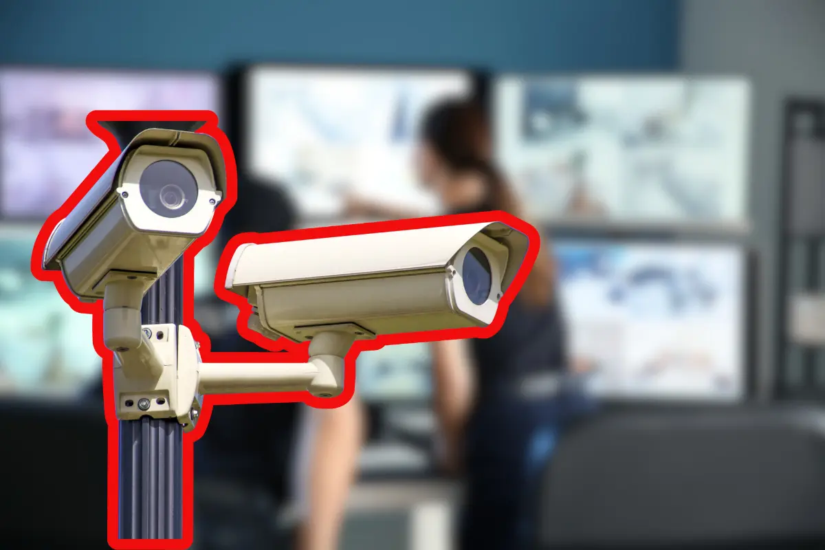La meta es instalar mil cámaras de seguridad en toda la geografía estatal, señala la SSPE. Fotos: Canva.