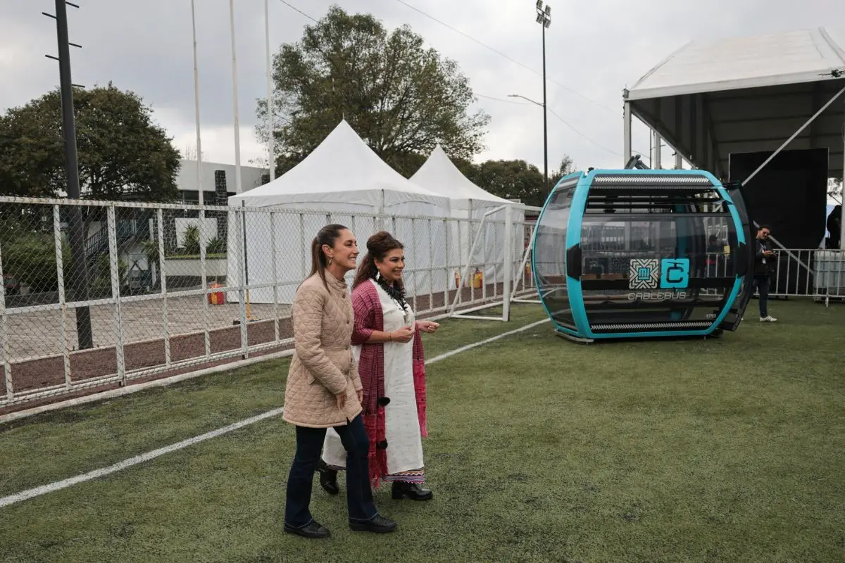 Claudia Sheinbaum y Clara Brugada durante el inicio a la obra de la Línea 4 del Cablebús Tlalpan-Coyoacán. Foto: Gobierno de México