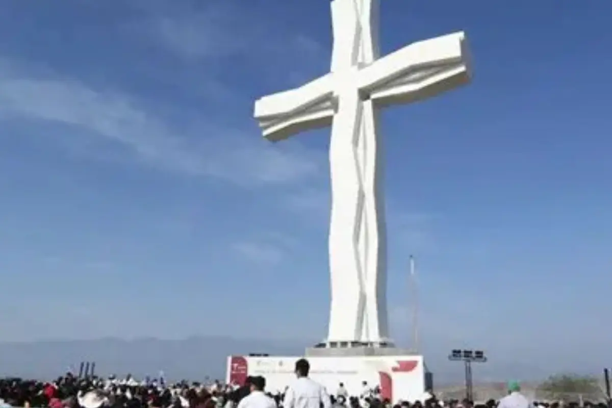 Explora la majestuosa Cruz Monumental en Tula, el símbolo de fe más grande de México