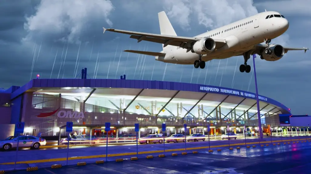 Desvían vuelos en Aeropuerto Internacional de Monterrey tras tormenta