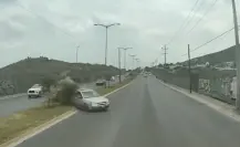 Capta tráiler momento en que conductor pierde el control en San Nicolás de los Garza