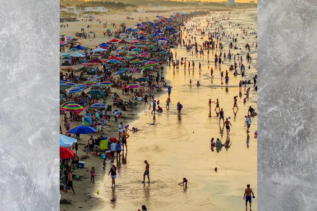 Provenientes de Nuevo León, Coahuila, Ciudad de México y diversas zonas del centro del país, han elegido este destino del sur de Tamaulipas para pasar el verano. Foto: Playa Miramar