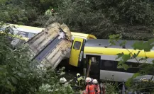 Descarrila tren en Alemania: al menos tres muertos