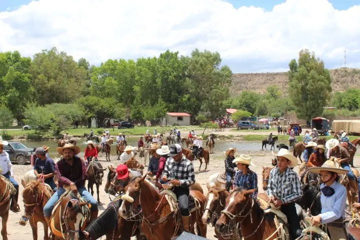 Cabalgata en El Refugio, Durango | Fotos: El Conejo Durango, en Facebook.