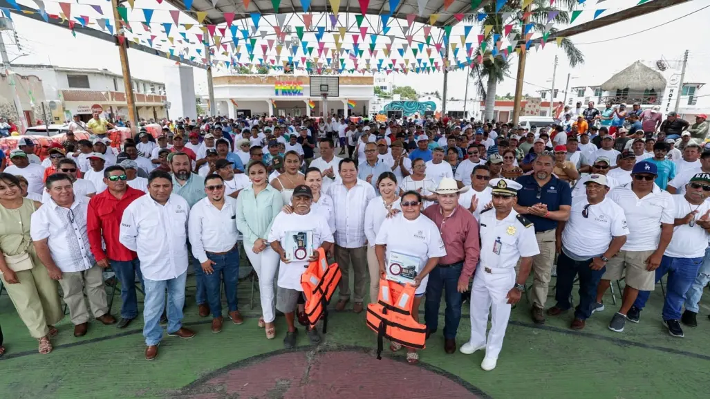 Pescadores de Progreso reciben equipo de seguridad por parte del Gobierno del Estado