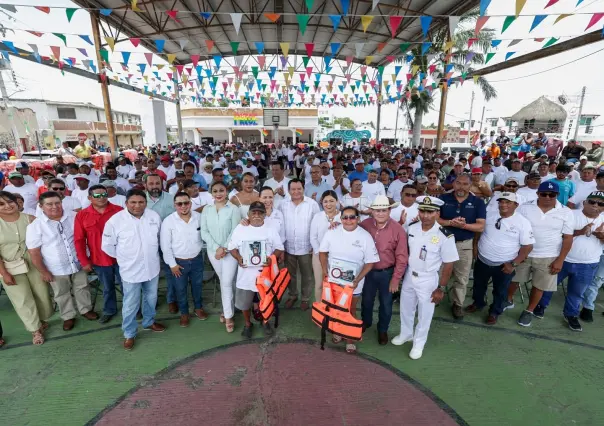 Pescadores de Progreso reciben equipo de seguridad por parte del Gobierno del Estado