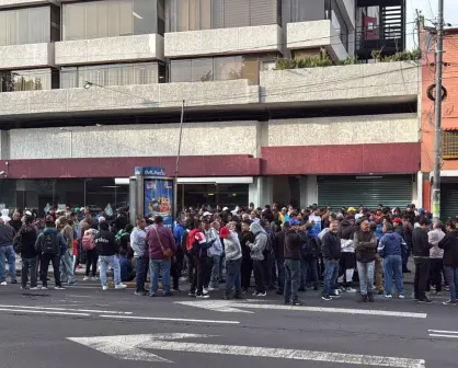 VIDEO | Empleados de limpia se manifiestan en la alcaldía Cuauhtémoc para exigir plazas pendientes