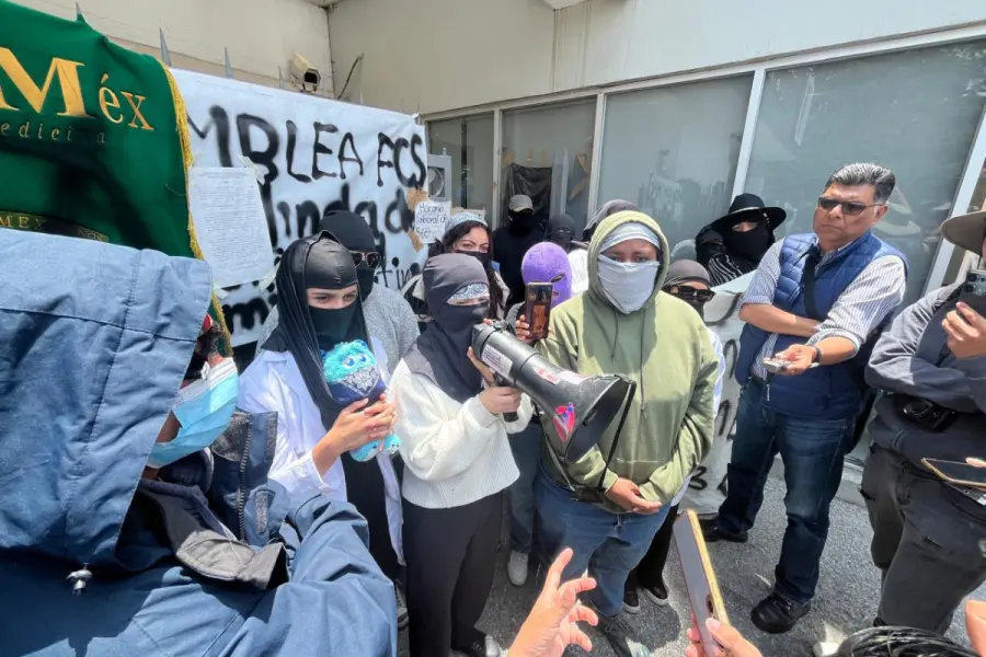 UAEMéx plantea regreso escalonado a clases; inicia diálogo formal con estudiantes en paro