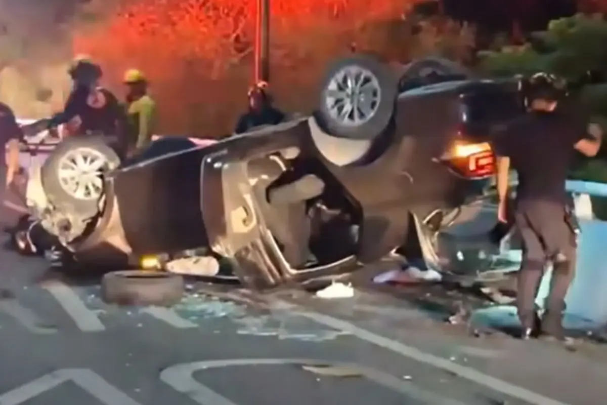 Auto volcado en Morones Prieto: Foto: PCNL