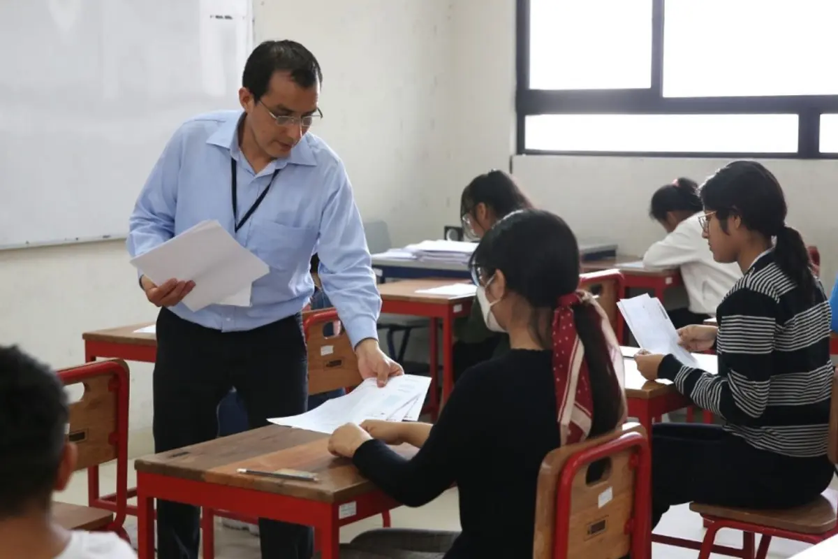 Con el inicio del ciclo escolar 2025-2026 a la vuelta de la esquina, la SET comenzó una reubicación estratégica de 300 maestros. Foto: SET
