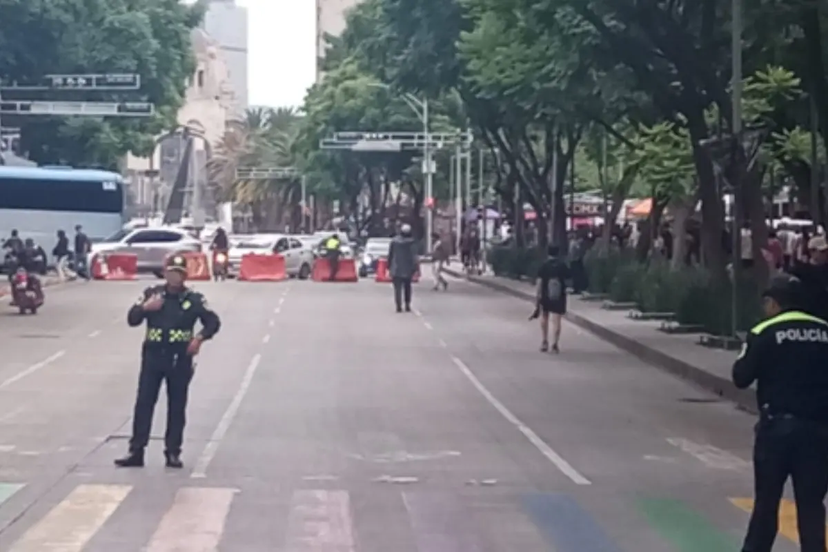 Avenida de la CDMX bloqueada por marcha      Foto: X (@OVIALCDMX)
