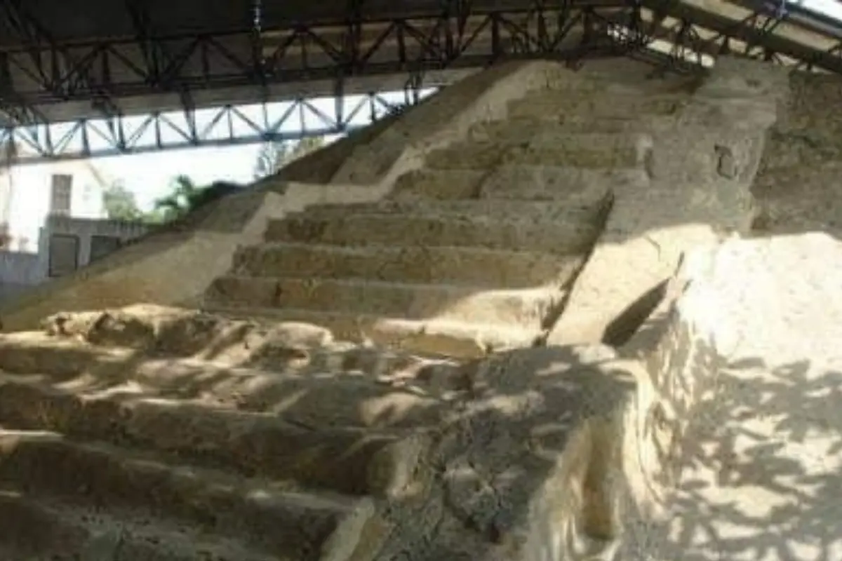 Explora la antigua Pirámide de las Flores en Tampico, testigo de la cultura huasteca