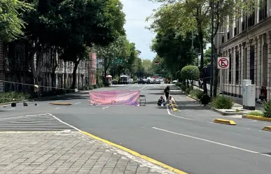 Encapuchados exigen atención en SEGOB por fraude inmobiliario; mantienen protesta y huelga de hambre