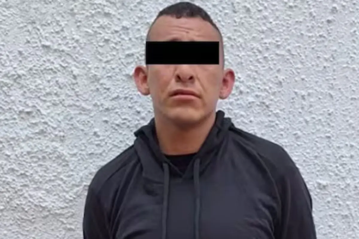 Persona detenida por presunto robo de 14 motocicletas en Coyoacán CDMX.  Foto: SSC-CDMX