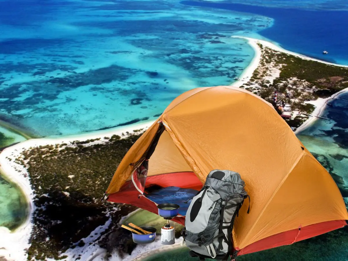 Para poder acampar en el Parque Nacional Arrecife Alacranes solo hay una zona que es Isla Pérez y se debe realizar un trámite para obtener los permisos y así vivir esta experiencia.- Fuente Gobierno de México y Canva