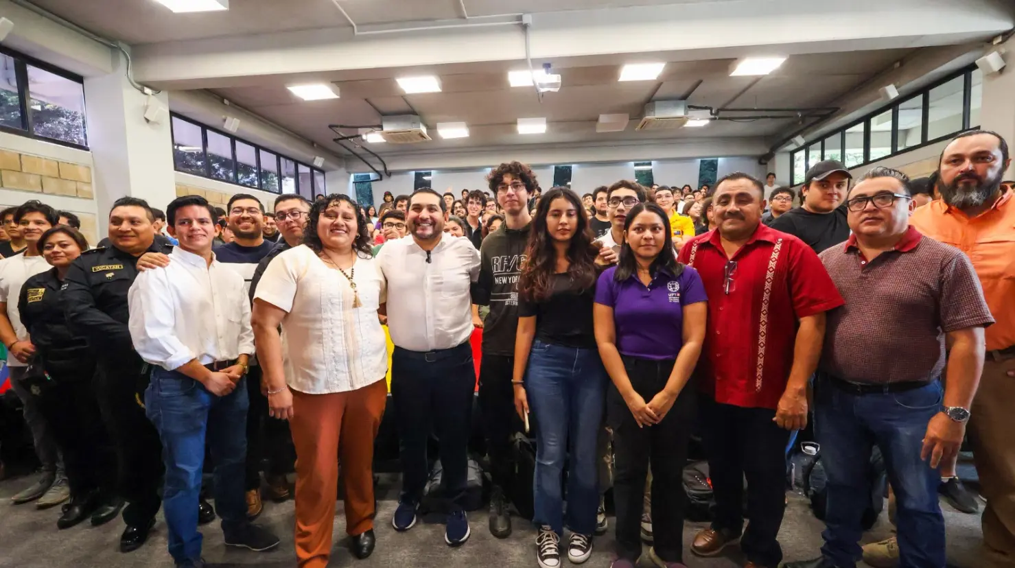 En una ceremonia, la Universidad Politécnica de Yucatán (UPY) presento su nueva modalidad de estudio para la Ingeniería en Ciberseguridad en línea, la primera del país.- Fuente Gobierno del Estado