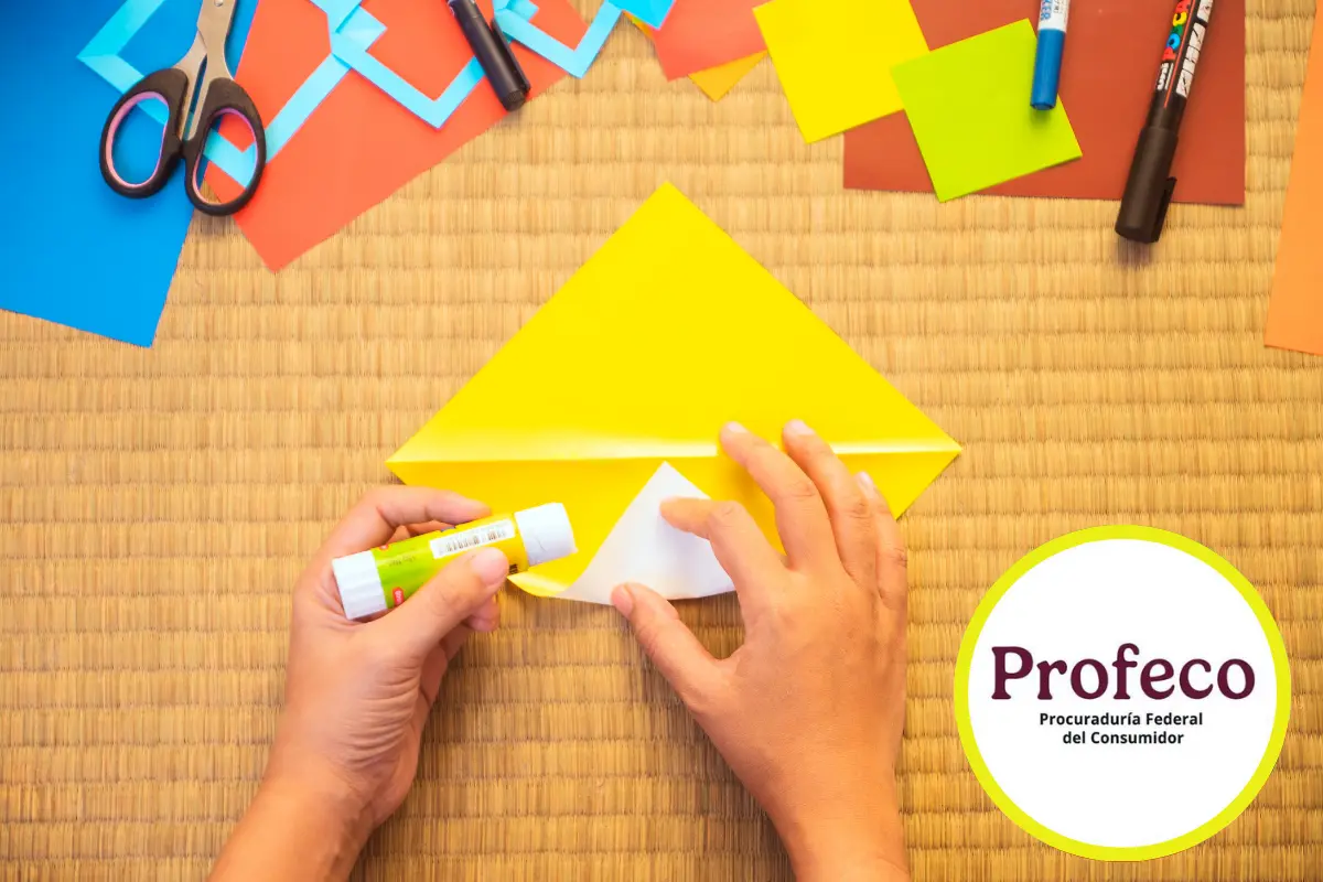 No es pegamento en barra Pritt, pero este es igual de bueno, pero más barato, según Profeco. Foto: Canva | Profeco