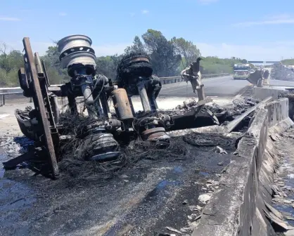 Explota tráiler con turbosina en Linares, Nuevo León I FOTOS