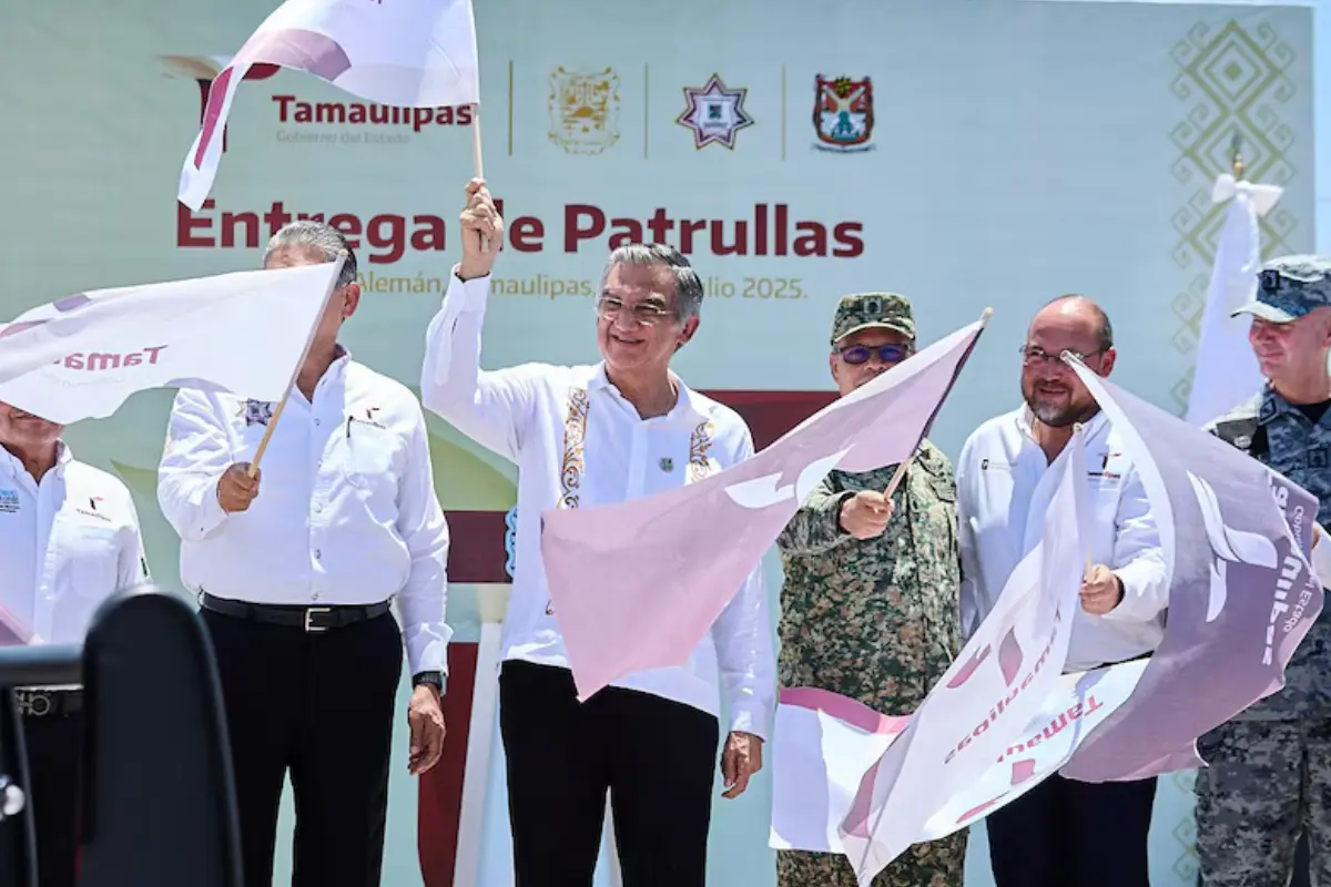 Durante una ceremonia en San Fernando, el gobernador proclamó que Tamaulipas es actualmente el estado más seguro de toda la franja fronteriza de México, superando a entidades como Nuevo León. Foto: Gobierno del Estado