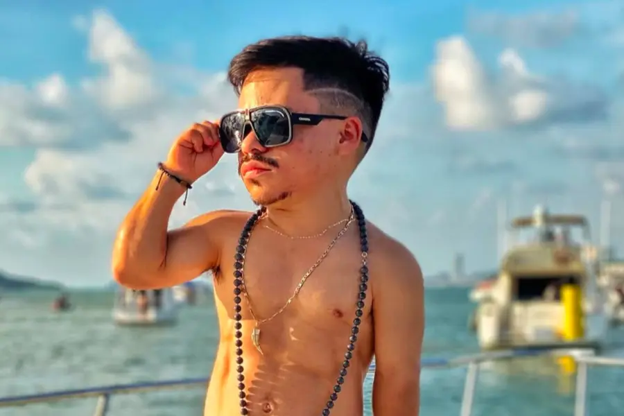 ¿Quién es la novia de Abelito? Conoce a su pareja que mide cincuenta centímetros más