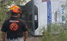Volcadura de camión de transporte deja 10 lesionados en Salinas Victoria