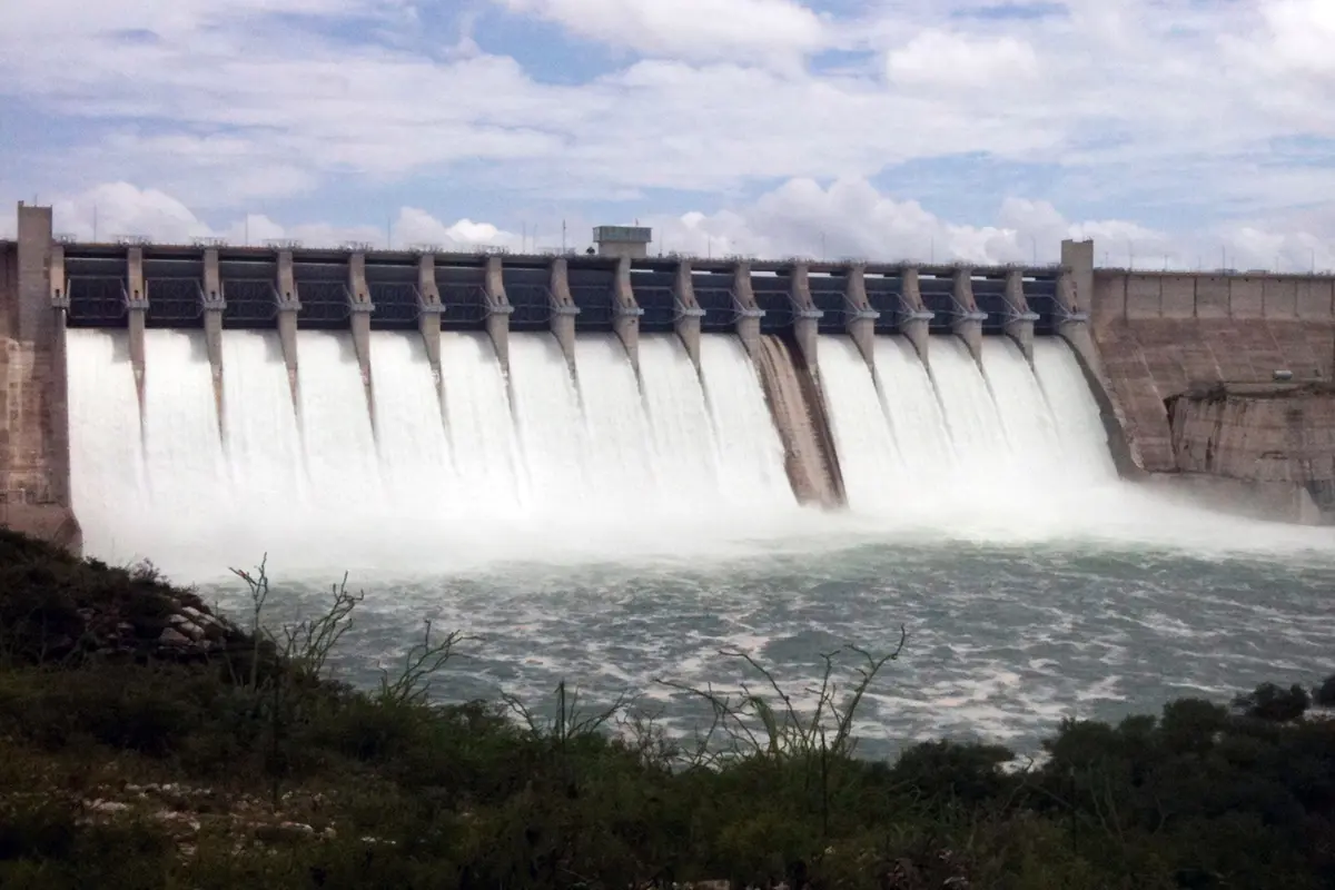 Además de su relevancia técnica, el embalse ofrece paisajes únicos, oportunidades de pesca y un respiro natural para quienes habitan en la frontera norte de México. Foto: CONAGUA