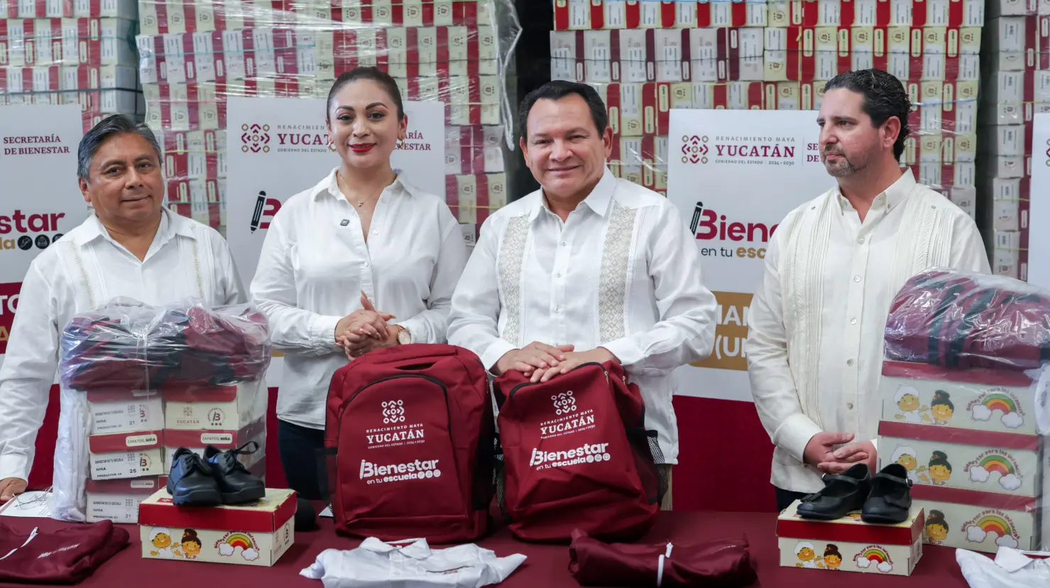 Como parte del programa “Bienestar en tu Escuela”, el Gobierno de Yucatán comenzó la entrega de útiles escolares para beneficiar a las frailías al ahorrar unos 2,400 pesos por estudiante.- Fuente Gobierno del Estado